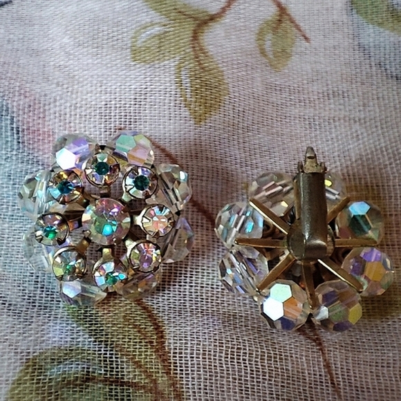 Aurora Borealis Round Vintage Crystal Unsigned Clip Earrings EUC - Picture 3 of 14